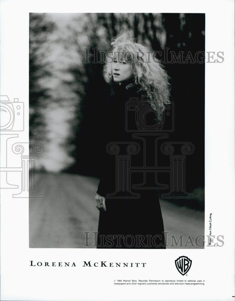 Press Photo Loreena McKennitt a Canadian singer, pianist, harpist, accordionist. - Historic Images