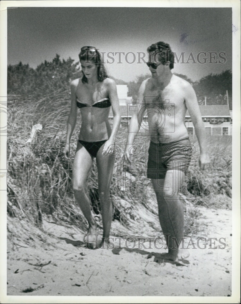 1984 Sydney &amp; Peter McKelvey Walk on Beach at Kennedy Compound-Historic Images