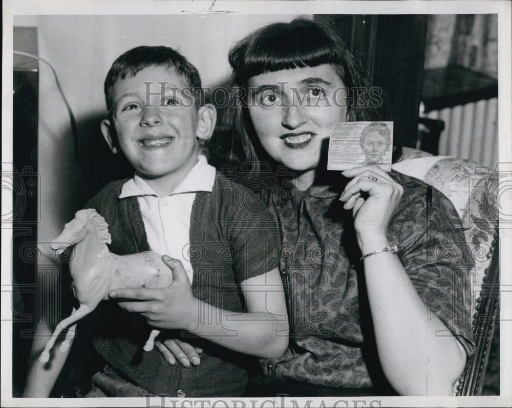 1959 Tommy and Alice Sloan,dream of 1st place in Sweeps race-Historic Images