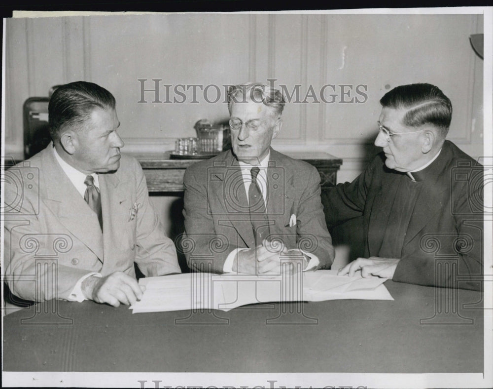 1947 Francis Heazel, Judge John Swift & Msgr. Leo Finn-Historic Images