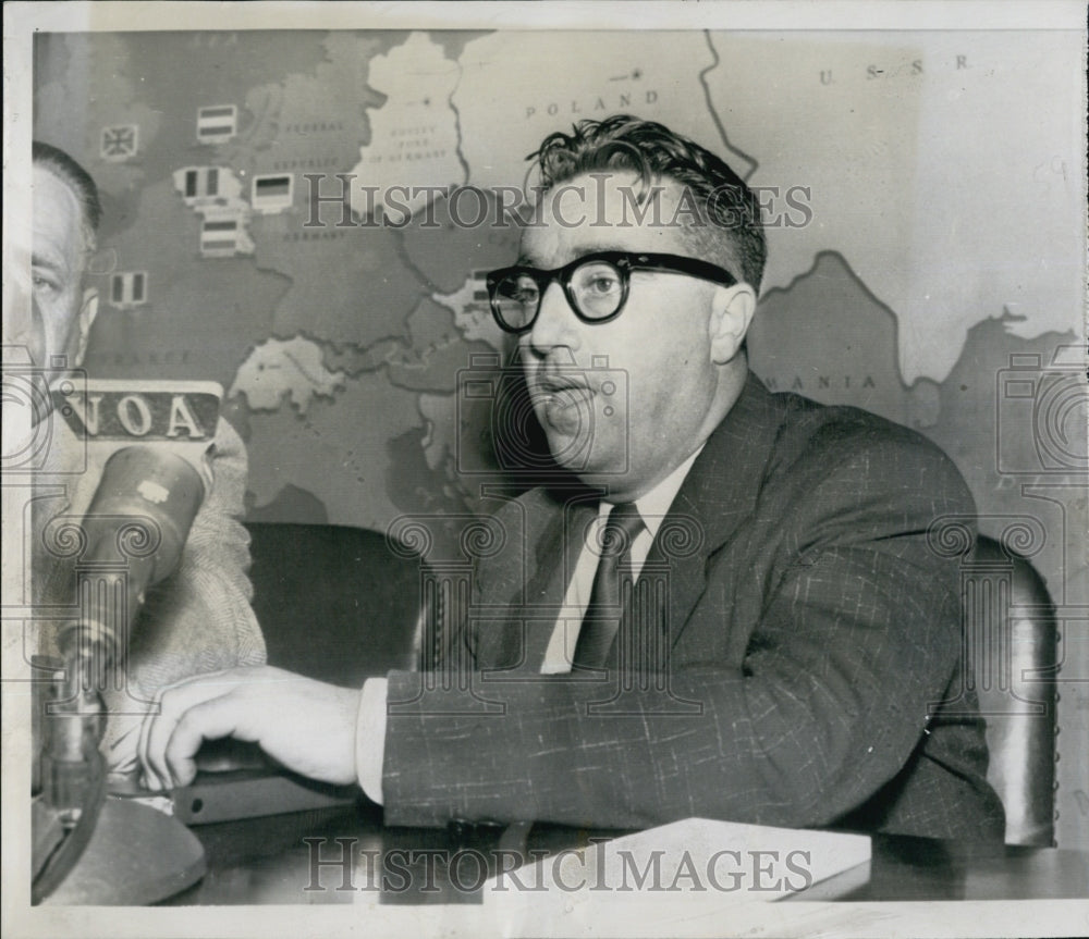 1954 Jozef Swiatlo, High Ranking Polish Security seek US asylum-Historic Images