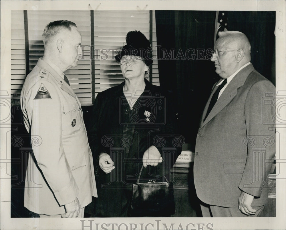 1952 Maj. Gen. Allen, Mr. &amp; Mrs. S. Swiniarski-Historic Images