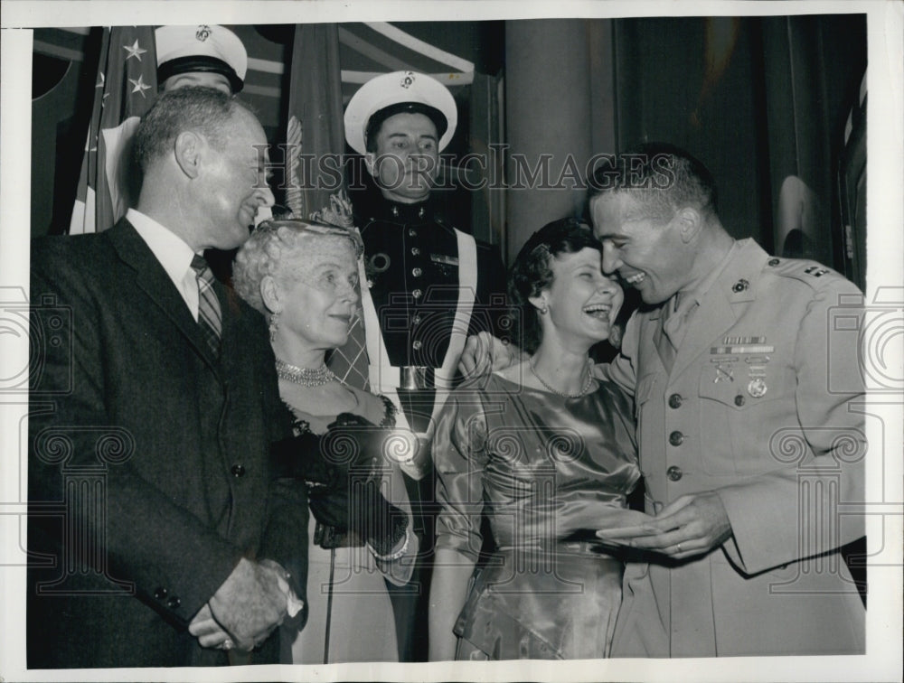 1955 Press Photo Marine Capt. Richard McCutchen won The $64,000 Question - Historic Images