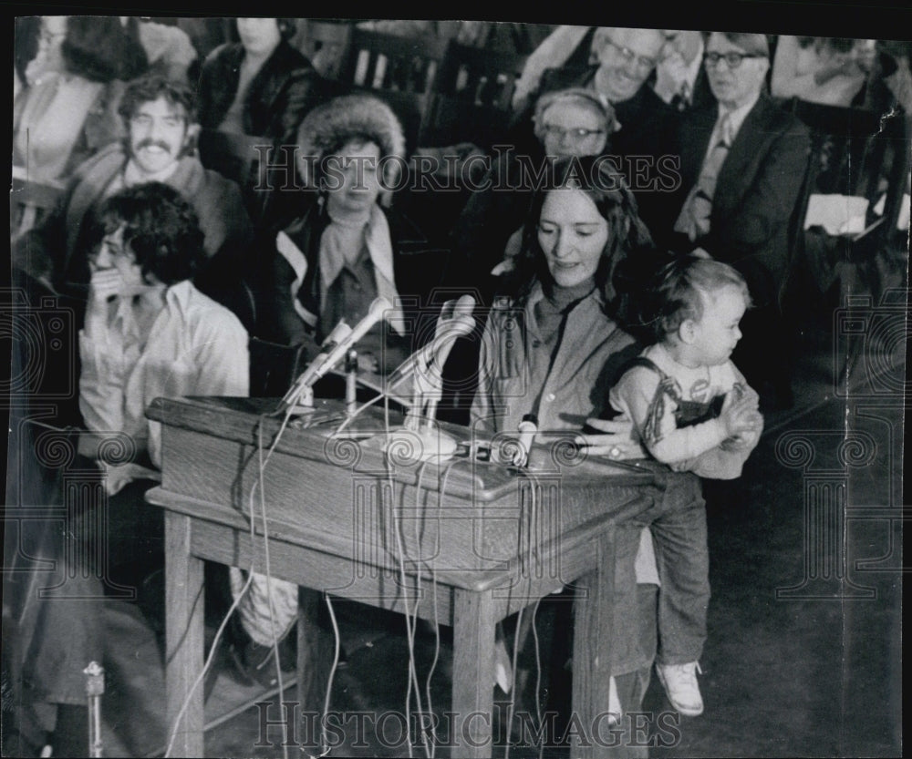 1972 Mrs. Sandy McCleary, daughter Elizabeth asked by Comr. Minter-Historic Images