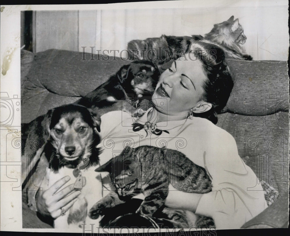 1952 Mrs. Lawrence Tibbett Jr. w/ dogs-Historic Images