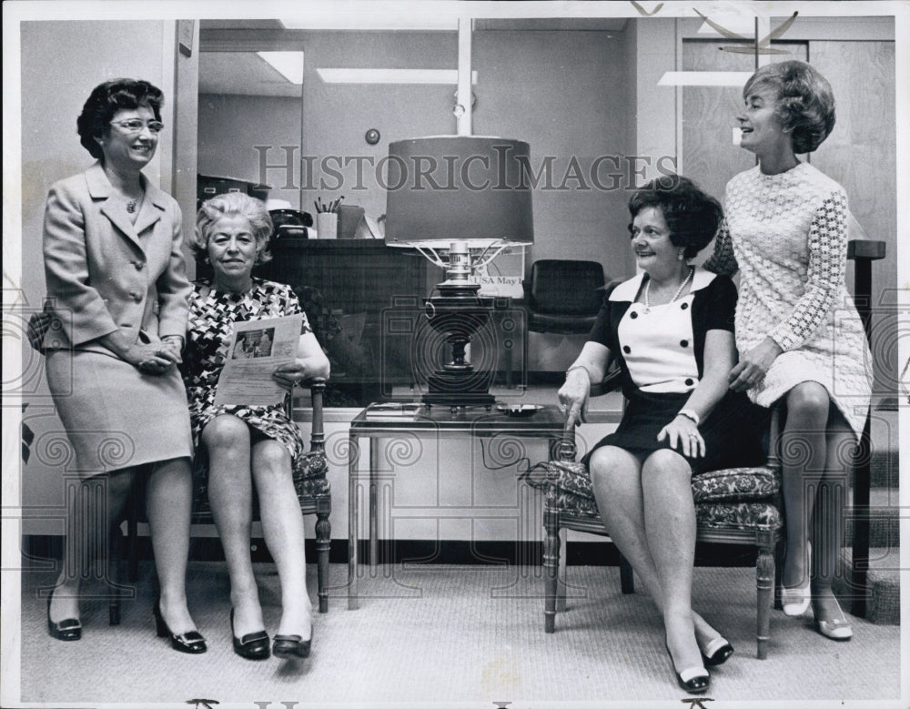 1969 Ladies Committee social program for the Mass. Bar Association.-Historic Images