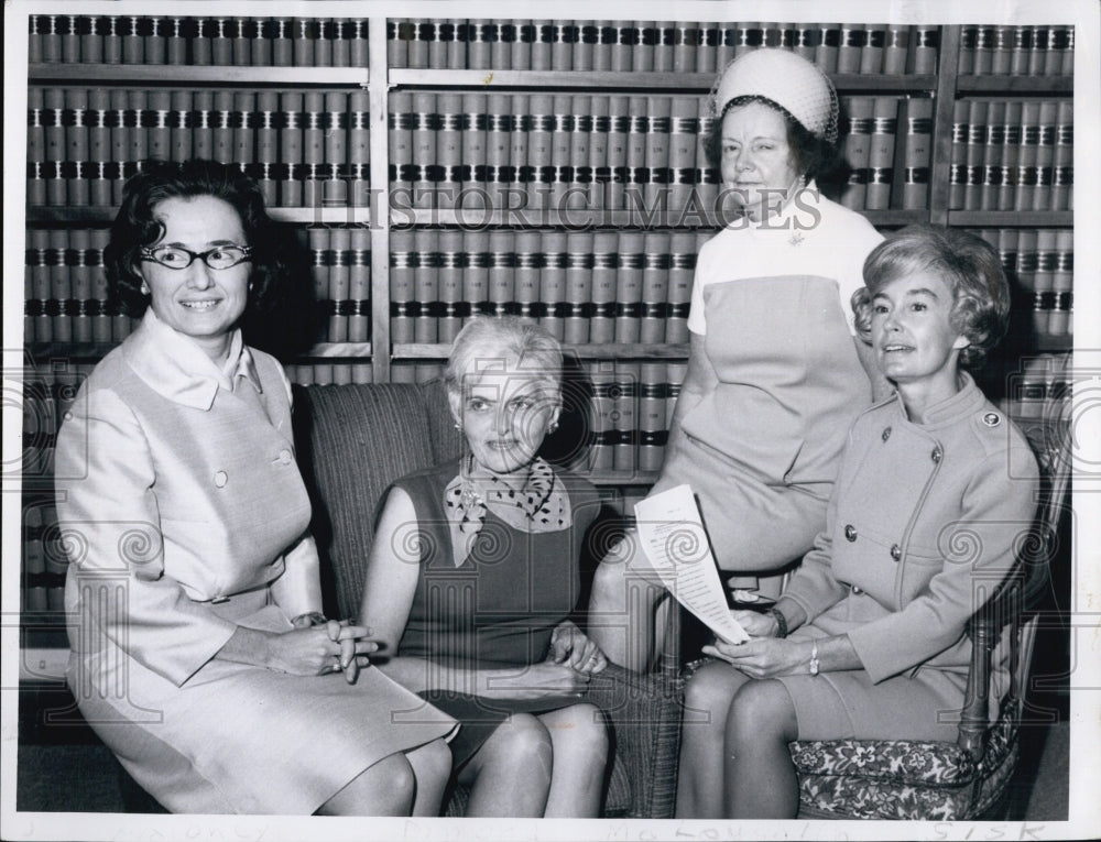 1963 Ladies Committee of Massachusetts  Bar Association Members.-Historic Images