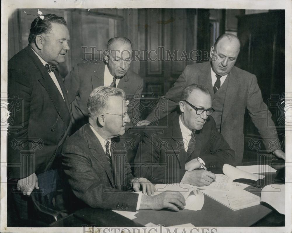 1958 Joseph W. Lund sings West End Contract at Mayors Office.-Historic Images