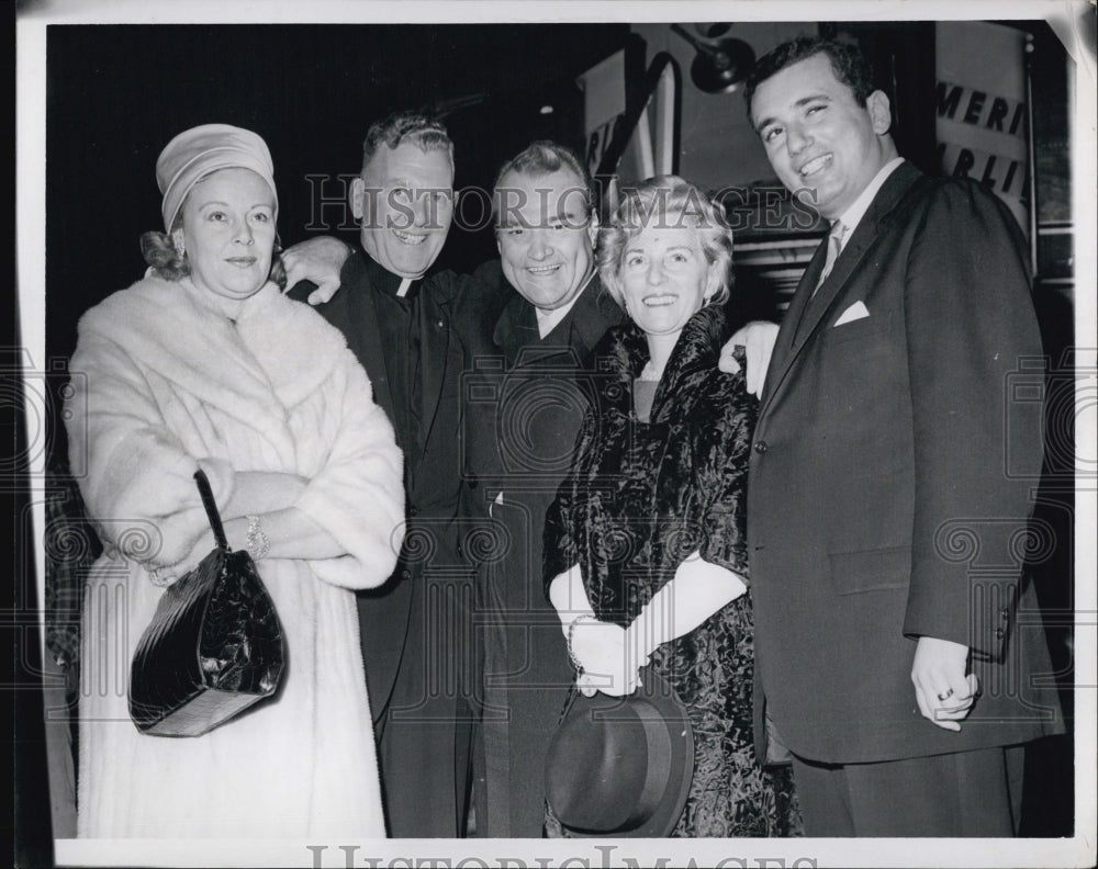 1961 Press Photo Red Skelton with Friends Mayor DeSimone, Rev Carney & Mrs Atwoo - Historic Images