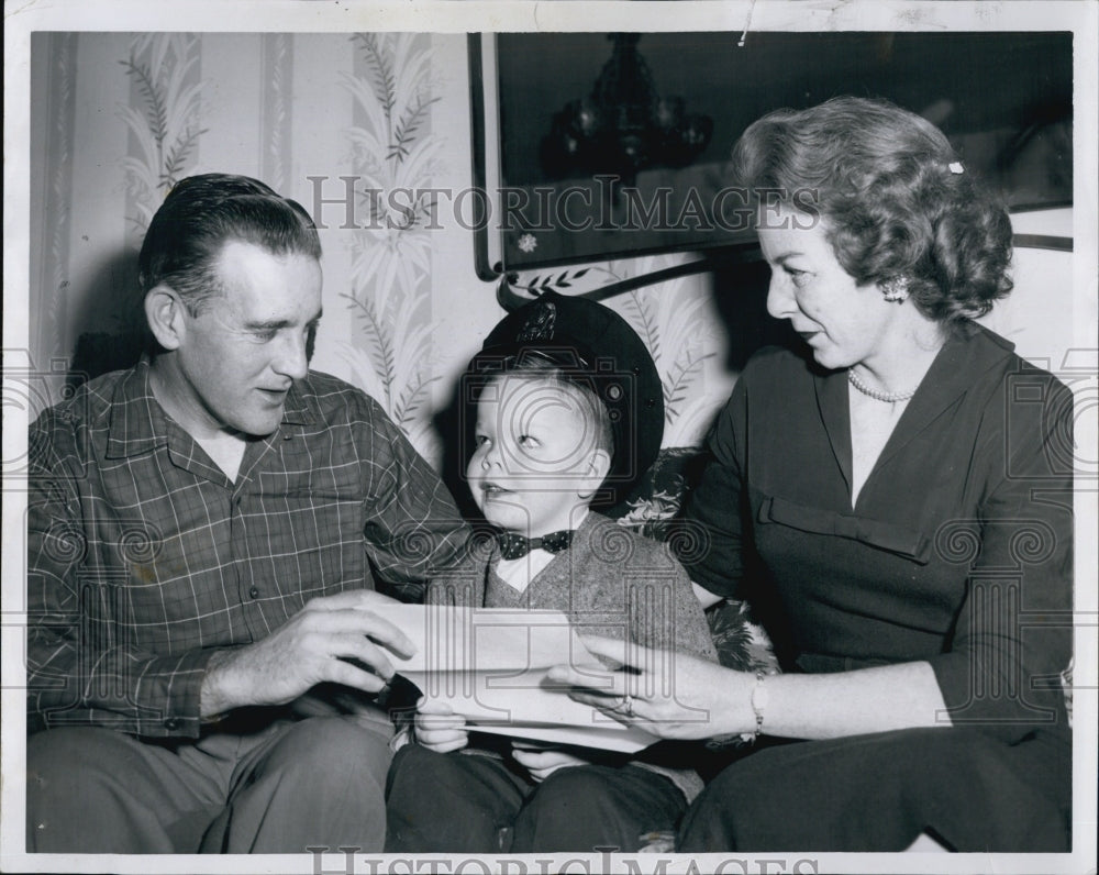 1959 Officer and Mrs.Joseph Connelly&quot;Policeman of the month&quot; and son-Historic Images