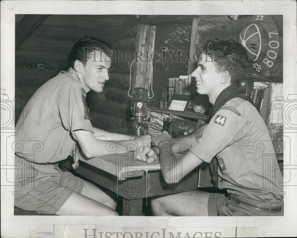 1975 David Walsh, VP & Creative Dir. of Elliot Advtg. & Rev. John-Historic Images