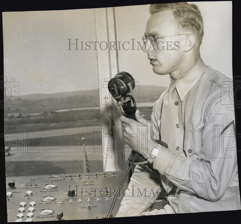 1950 Robert Rowell gives radio clearance to Marine Fighting Squadron-Historic Images