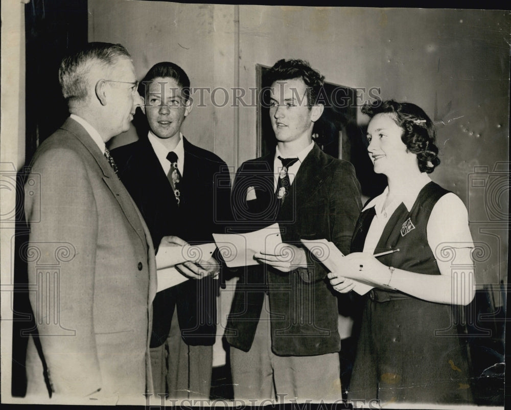 1951 Pres. Dr.William Looney of Boston College talking with student.-Historic Images