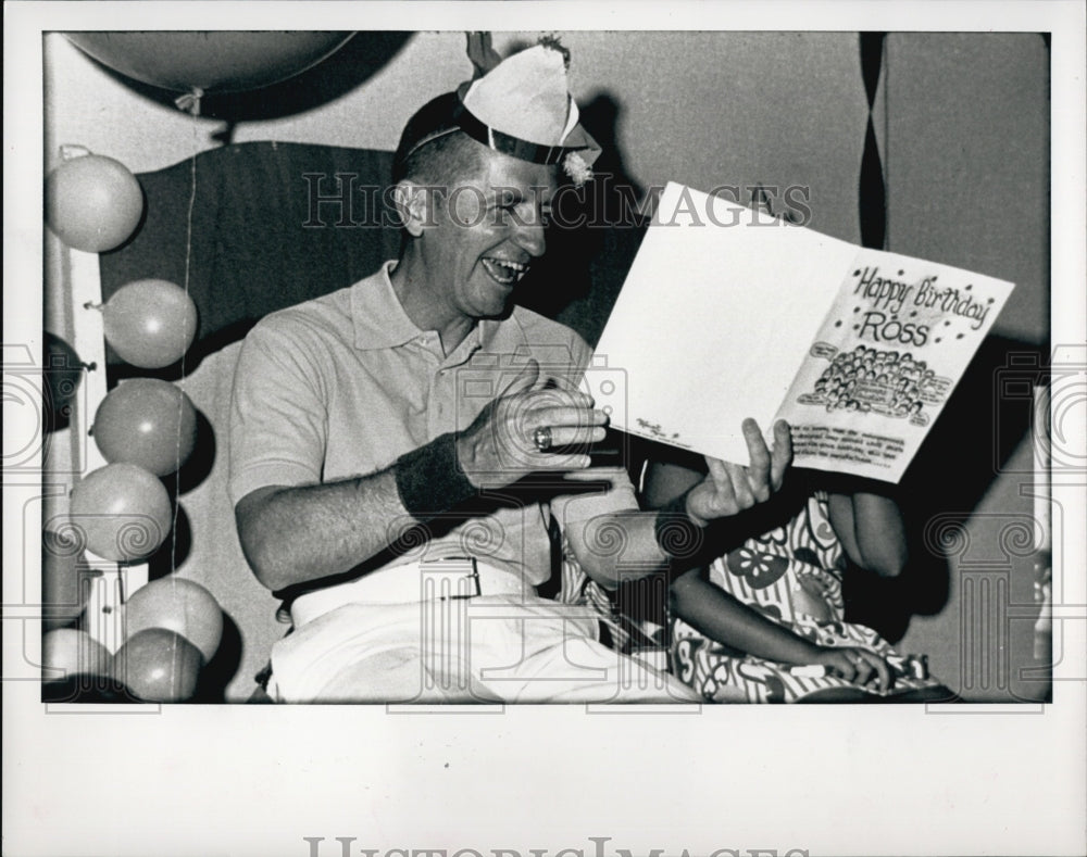 1987 Ross Perot reads card at Birthday Part-Historic Images