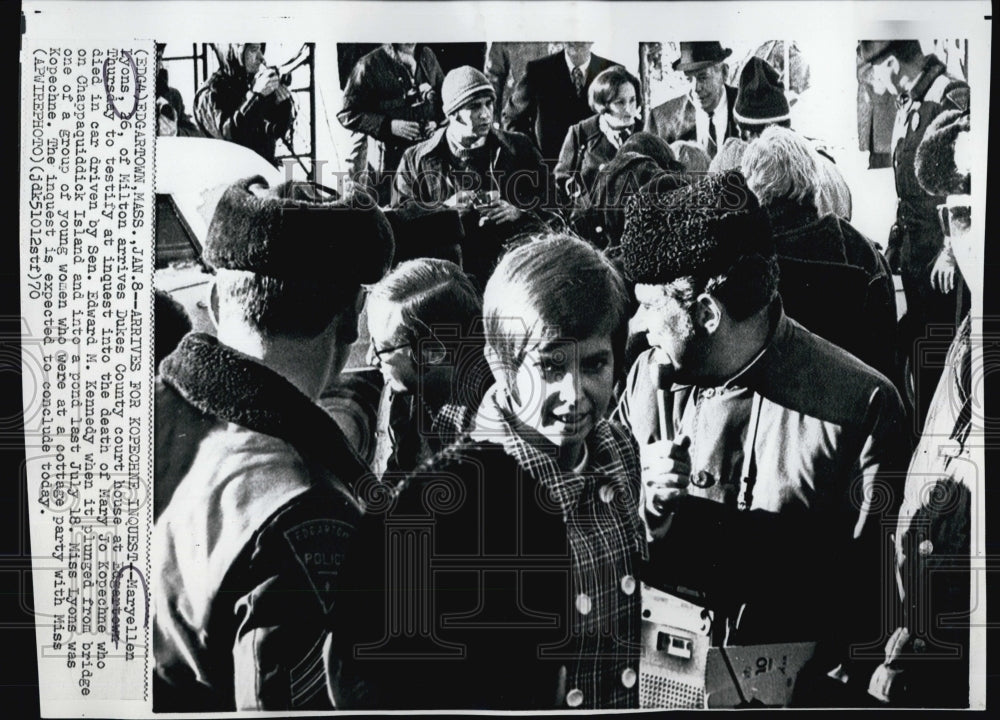 1970 Press Photo Maryellen Lyons testify at inquest into death Mary Jo Kopechne - Historic Images