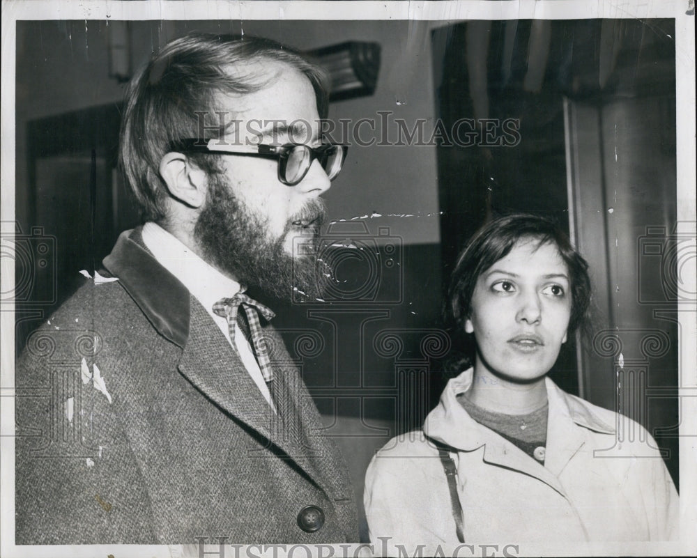 1960 Joseph Dofmeyer &amp; Ann Avaime Waiting for Seats-Historic Images