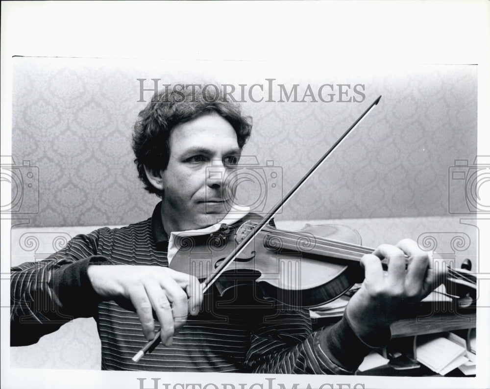 1989 Press Photo Andover School System String Director Stephen Heimlich getting - Historic Images