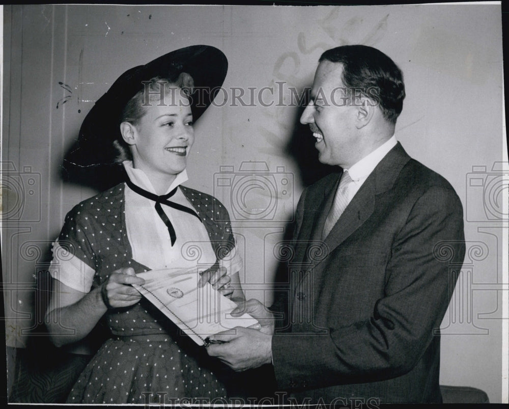 1952 Jack Brown, official city greeter welcomes Actress Virginia-Historic Images