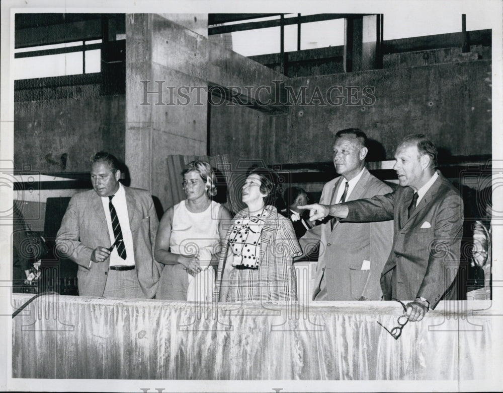 1967 James Plaut, Mr & Mrs Baugh, Mr & Mrs Ehrlich at Aquarium-Historic Images