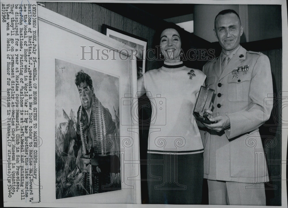 1968 Marine Maj.Howard V. Lee Given Award In New York-Historic Images