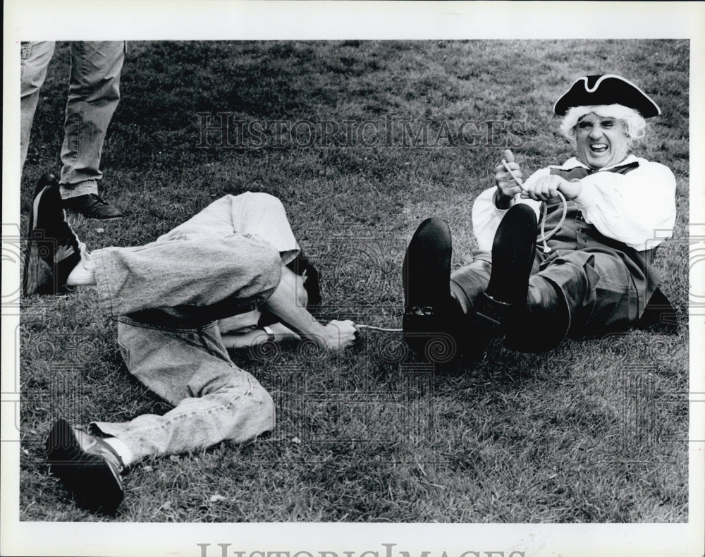 1986 Radio Personality Dave Maynard On Set Of WBZ TV Commercial-Historic Images