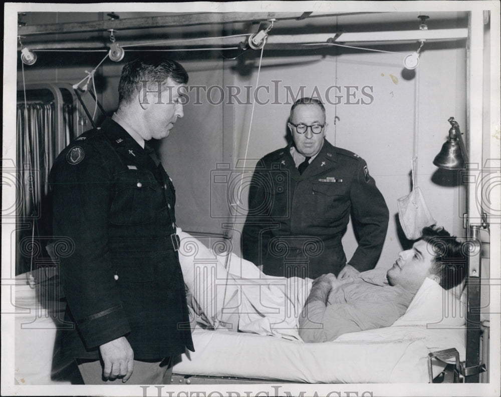 1953 Army Chaplain Col Robert Hearn, Chap Capt Distant at Army Hospi-Historic Images