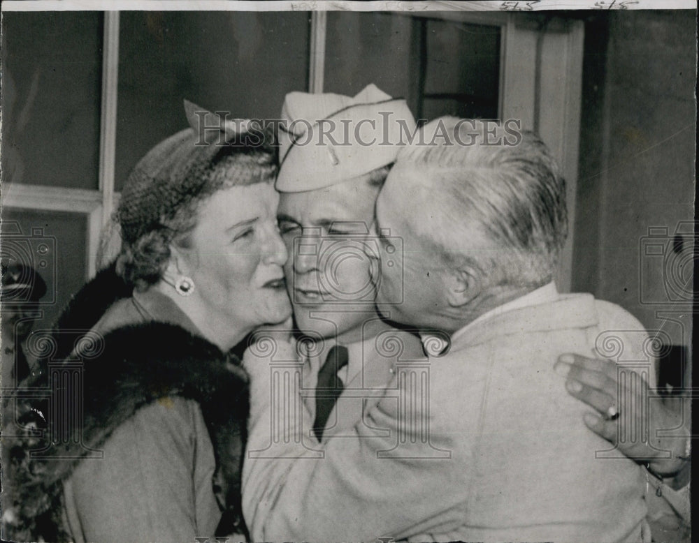 1953 Prisoner Of War Lieutenant Walter Mayo Boston Airport Parents-Historic Images