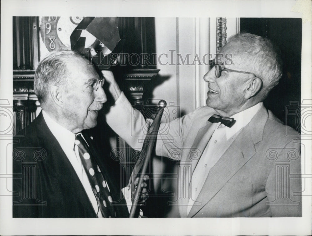 1956 Sen. George Aiken presenta crown & Sceptre to Theodore Green-Historic Images