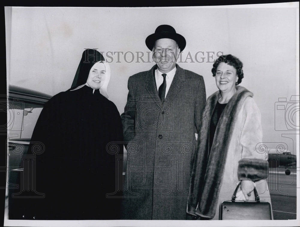 1963 Admiral Ed J O&#39;Donell &amp; his sisters-Historic Images