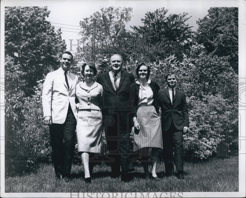 1962 Press Photo The Cronin family, Corky,Mom , Joe, Maureen 7& Kevin - Historic Images