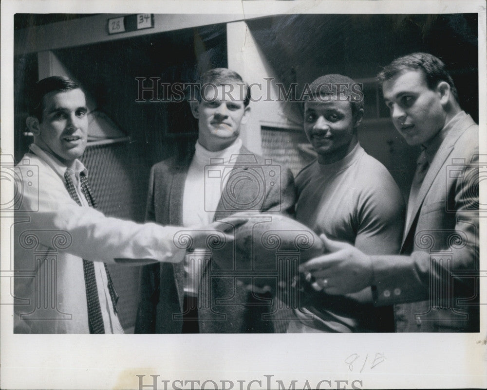 1968 Press Photo Charles Greer Holds Football With Other Denver Broncos Players - Historic Images