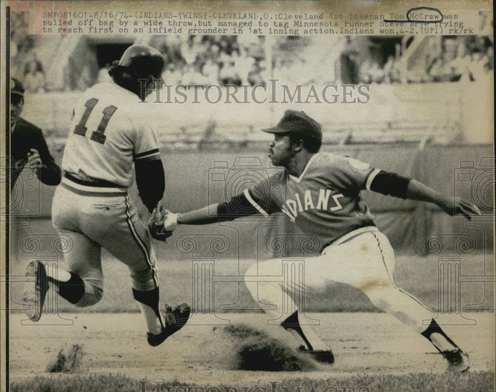 1974 Press Photo Cleveland 1st baseman T McCraw &amp; Minn. S B Crying - Historic Images