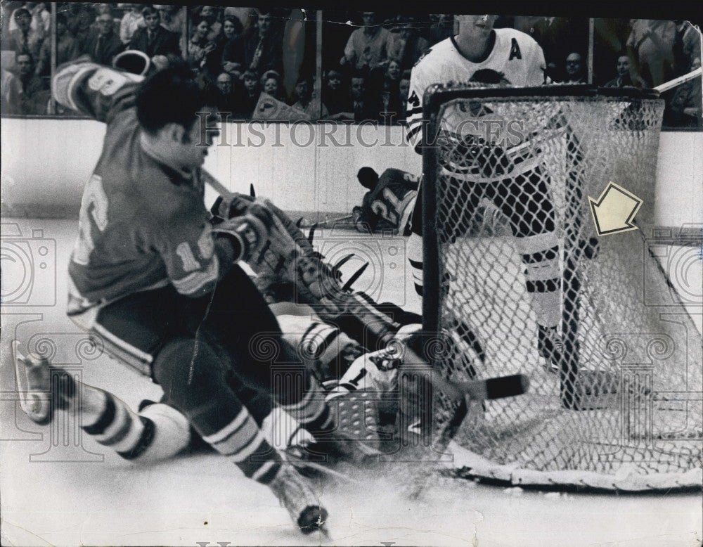 1971 Press Photo Hawks K Magnusson &amp; goalie Doug Jarrett - Historic Images