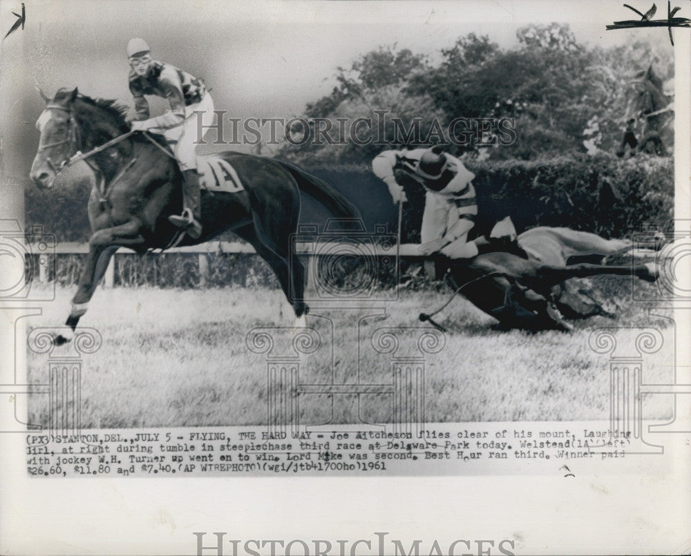 1961 Press Photo Flying The Hard Way - Historic Images