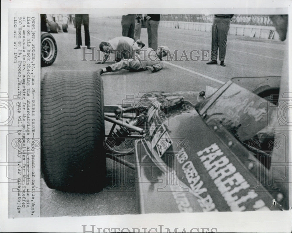 1971 Press Photo Race Car Driver Jerry Grant Washington Shaefeer 500 Race - Historic Images