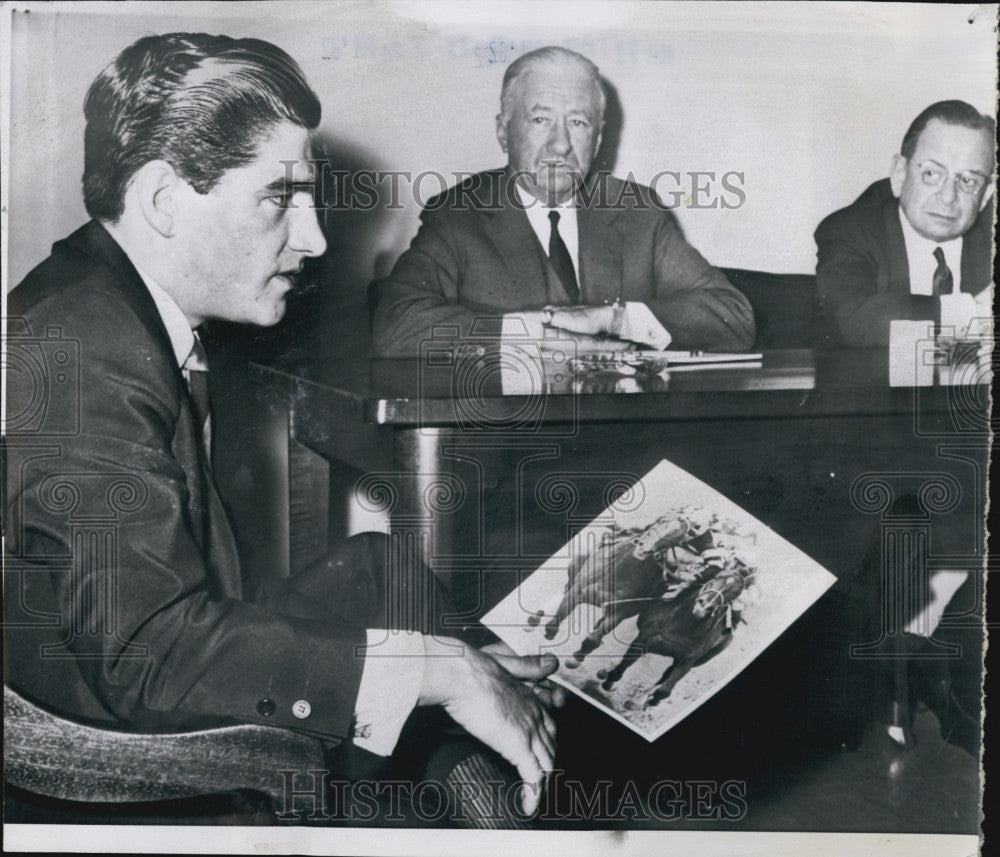 1962 Press Photo Jockey Manuel Ycaza talks of the Preakness race - Historic Images