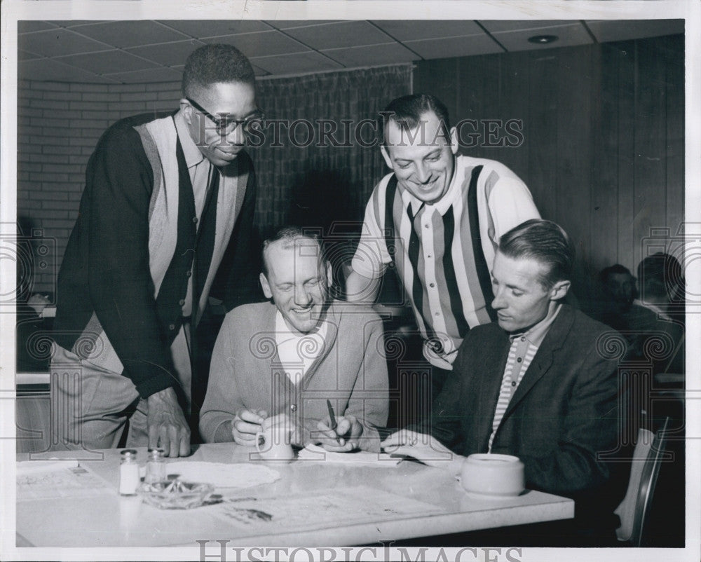 1963 Press Photo Professional Bowlers Wilbert Sims Bob Strampe Jim Shroeder - Historic Images