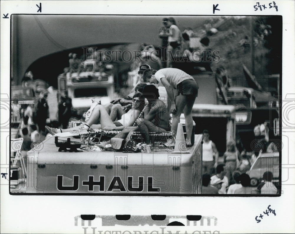 1984 Press Photo Fans Waiting For Stroh&#39;s Thunderfest Races - Historic Images