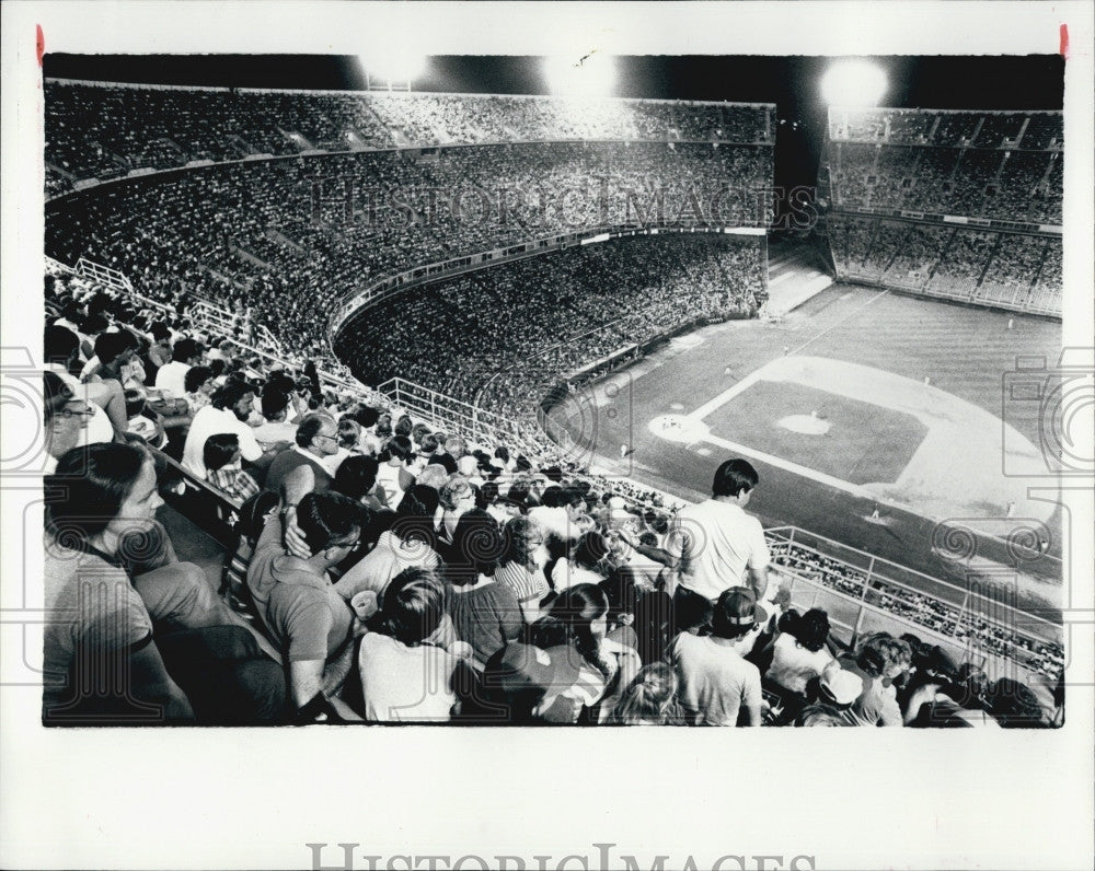 2000 Press Photo Denver Bears baseball crowds in the stadium - Historic Images