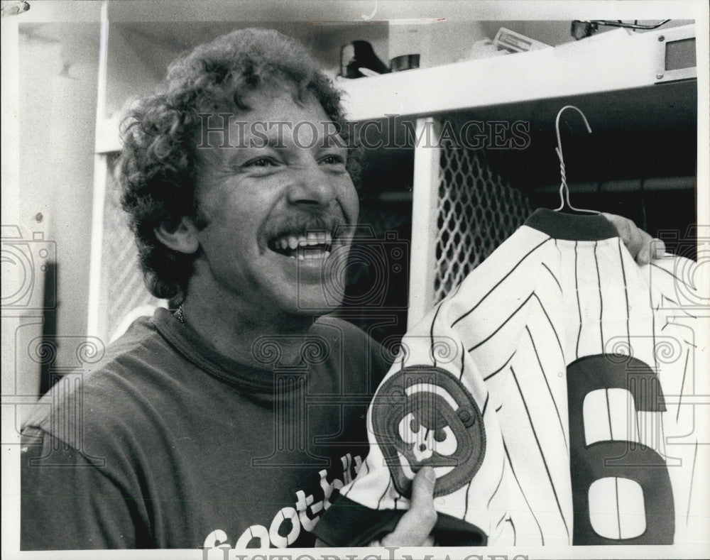 1979 Press Photo Cubs Second BasemanTed Sizemore Shows off New Uniform - Historic Images