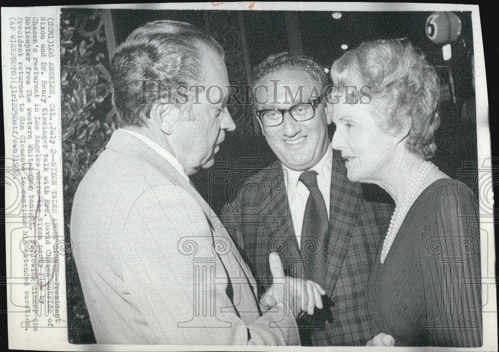 1972 Press Photo President Nixon &amp; Dr Henry Kissinger with Mrs David Chasen - Historic Images