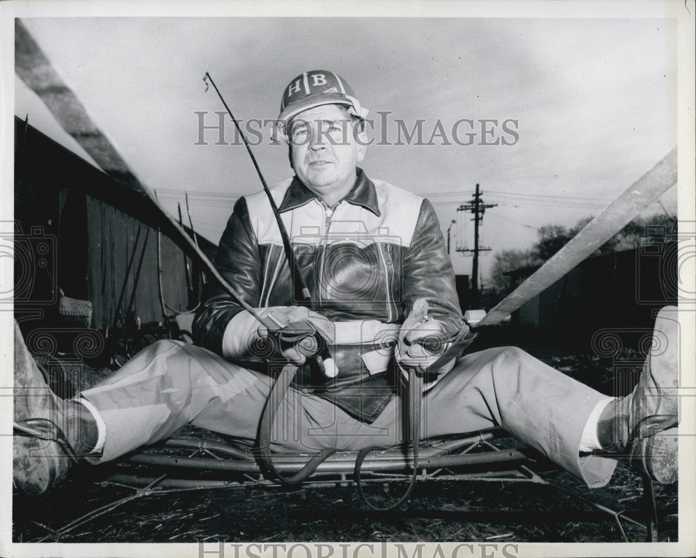 1961 Press Photo Harry Burrglit in his trotter cart - Historic Images