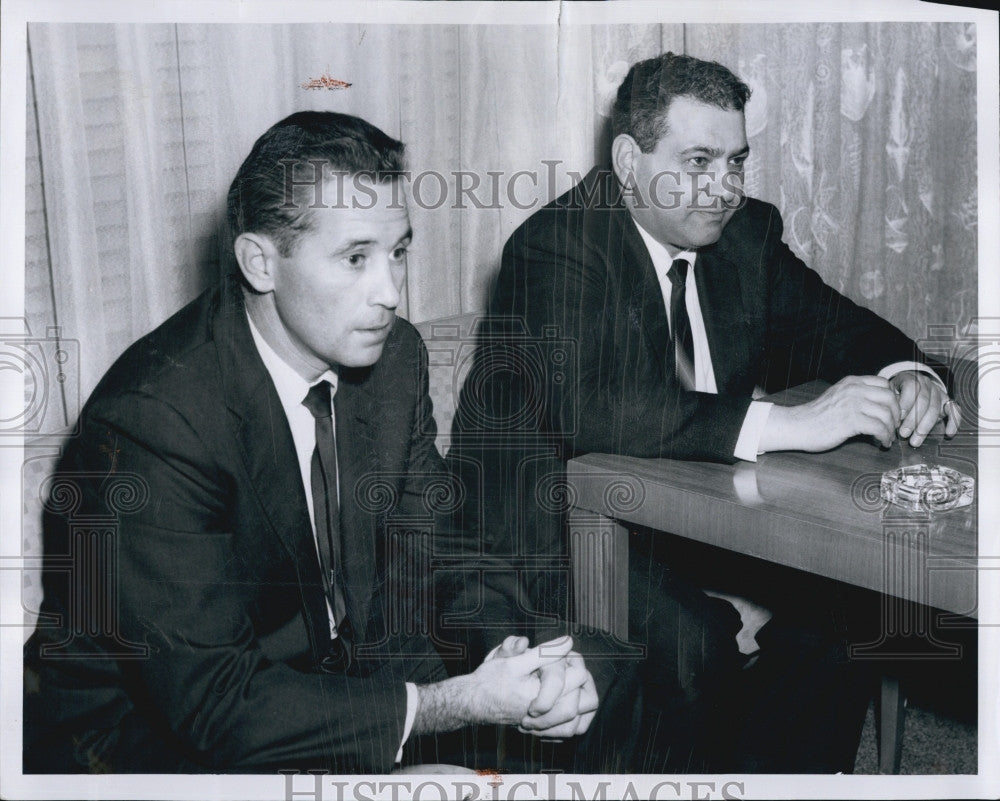 1959 Press Photo Richard Mcguire Basketball Coach &amp; Nick Kerbauvey - Historic Images