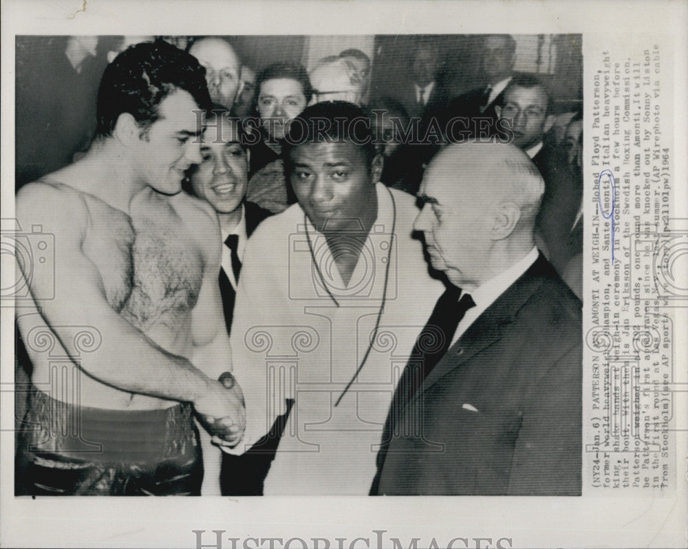 1964 Press Photo Boxer Robed Floyd Patterson and Sante Amonti Shake Hands Weigh - Historic Images