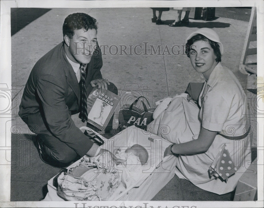 1954 Press Photo Australian Golf Champion Peter Thomson Wife Lois Daughter - Historic Images