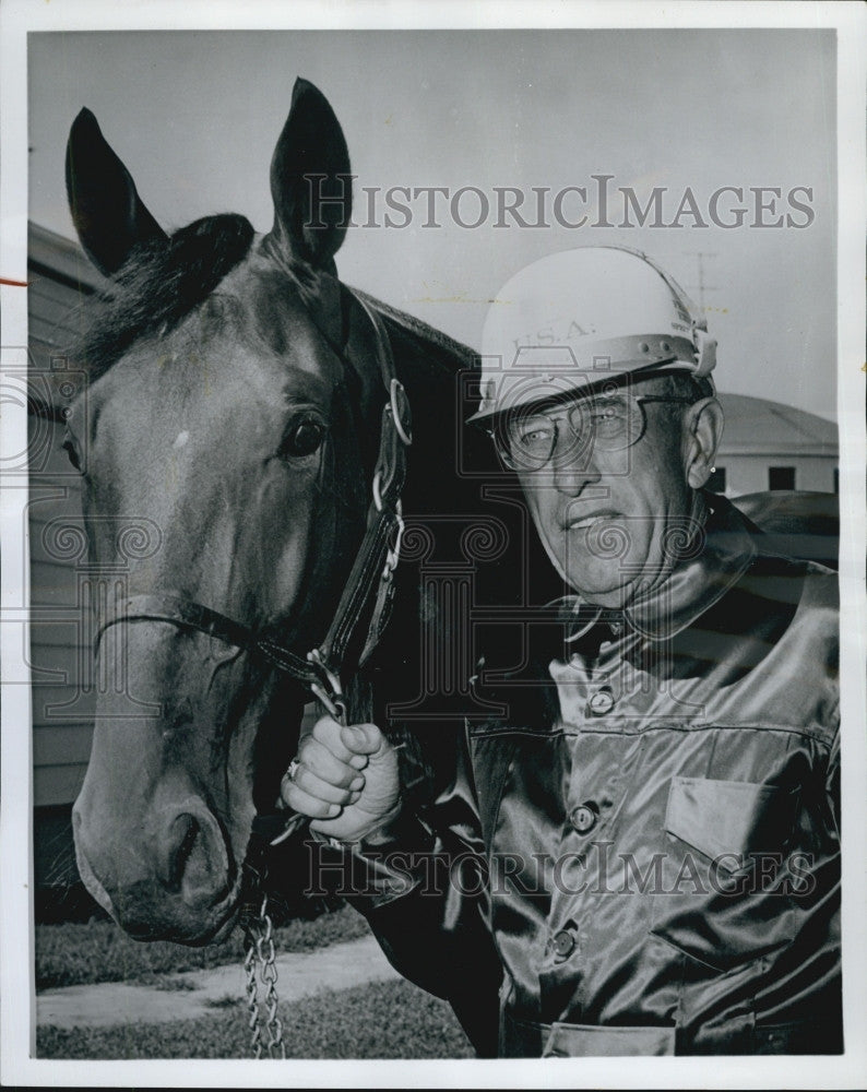 1966 Press Photo Frank Ervin, Horse trainer. - Historic Images