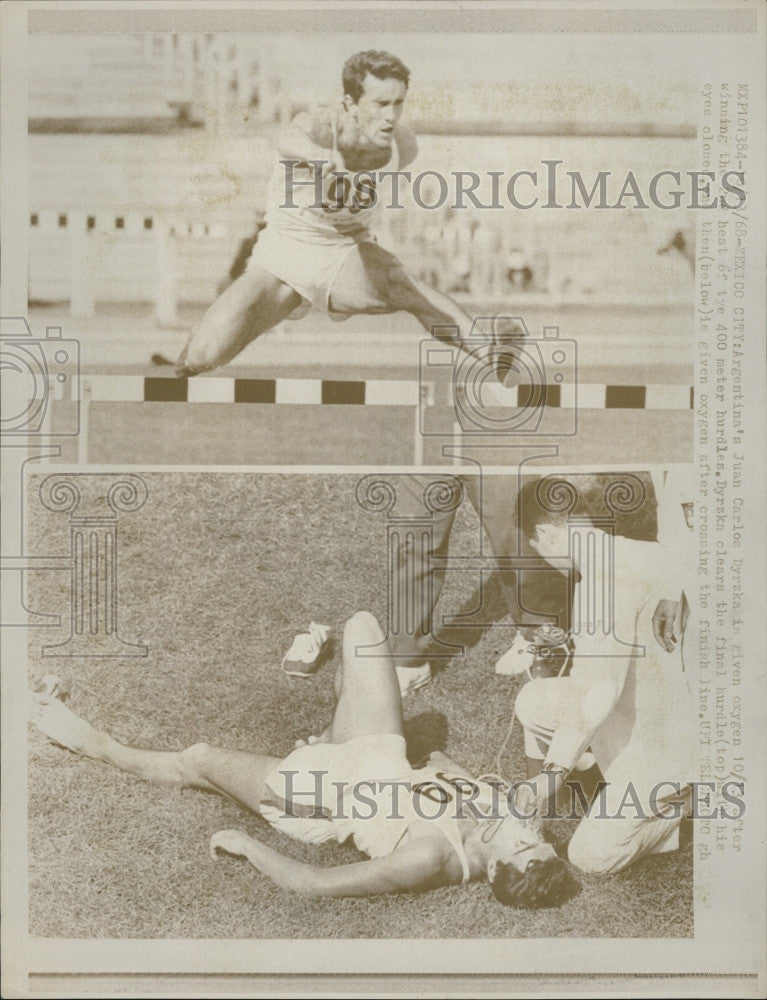 1968 Press Photo Argentinian Juan Carlos Dyrzkagiven oxygen after the game. - Historic Images