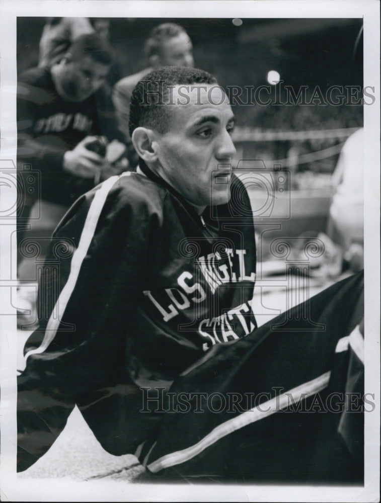 1956 Press Photo Mal Whitfield Grim After Loss In 600-Yard to Lou Jones At AAU - Historic Images