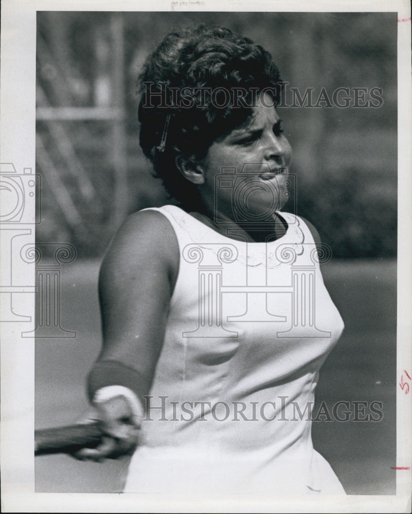 1964 Press Photo Tennis player, Judy Alvarez in Master&#39;s women&#39;s title match - Historic Images