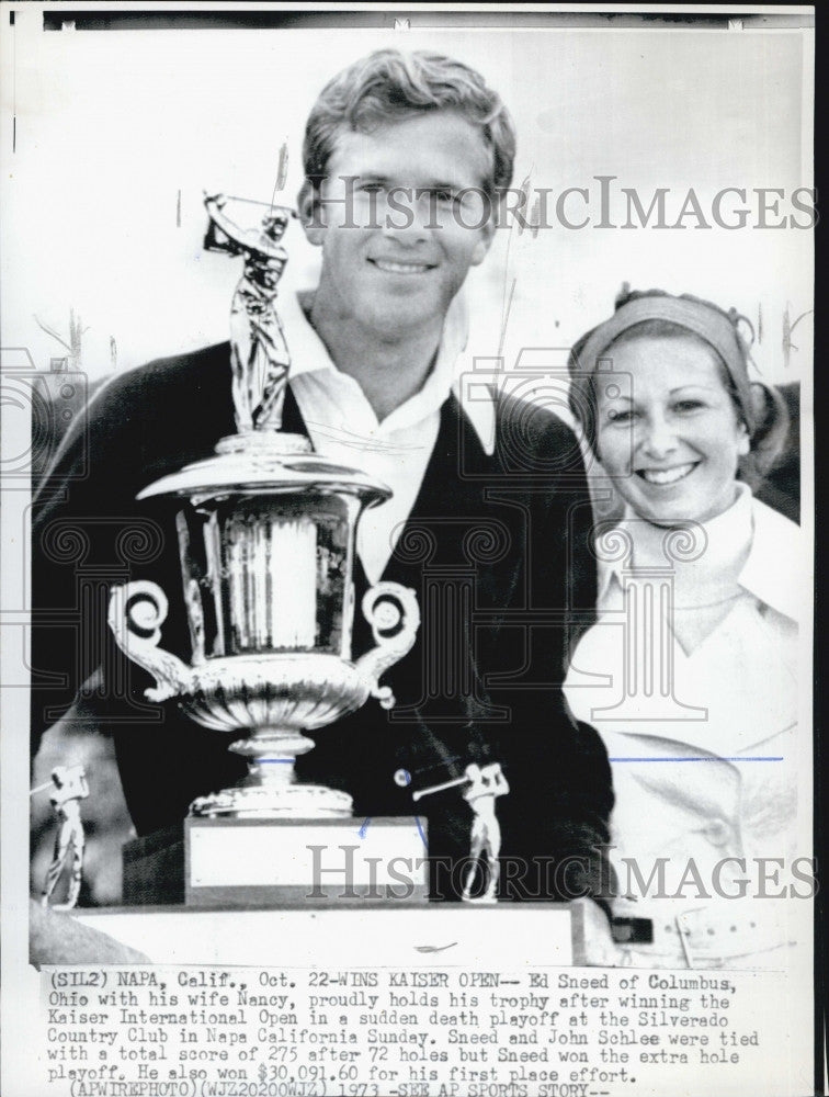 1973 Press Photo Ed Sneed and Wife, Nancy With Winning Golf Trophy - Historic Images